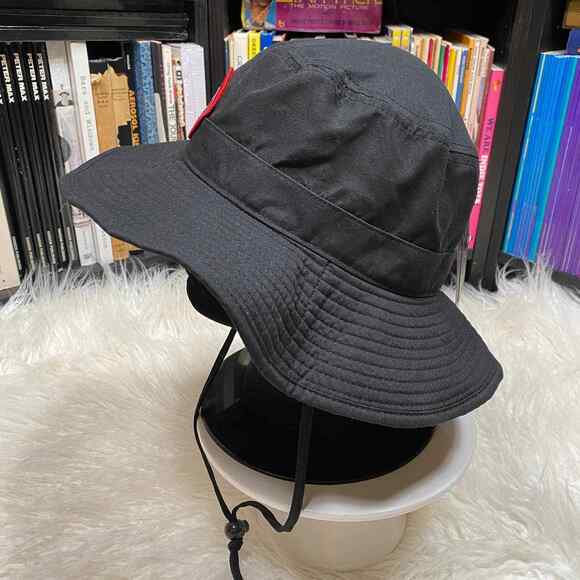 NARUTO SHIPPUDEN AKATSUKI BOONIE HAT W/ AKATSUKI NECK DRAPE BUCKET HAT - Picture 2 of 9